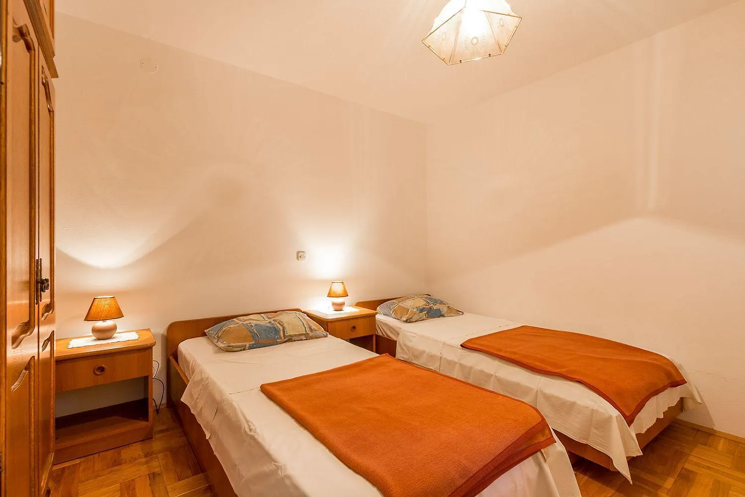 Apartment 50 Meter Bis Zum Strand Mit Meerblick, Kueche, Wlan, Klima Pula