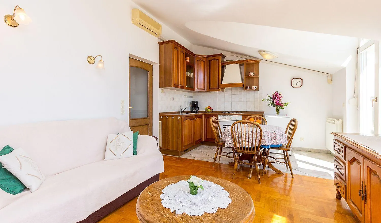 50 Meter Bis Zum Strand Mit Meerblick, Kueche, Wlan, Klima Pula Apartment