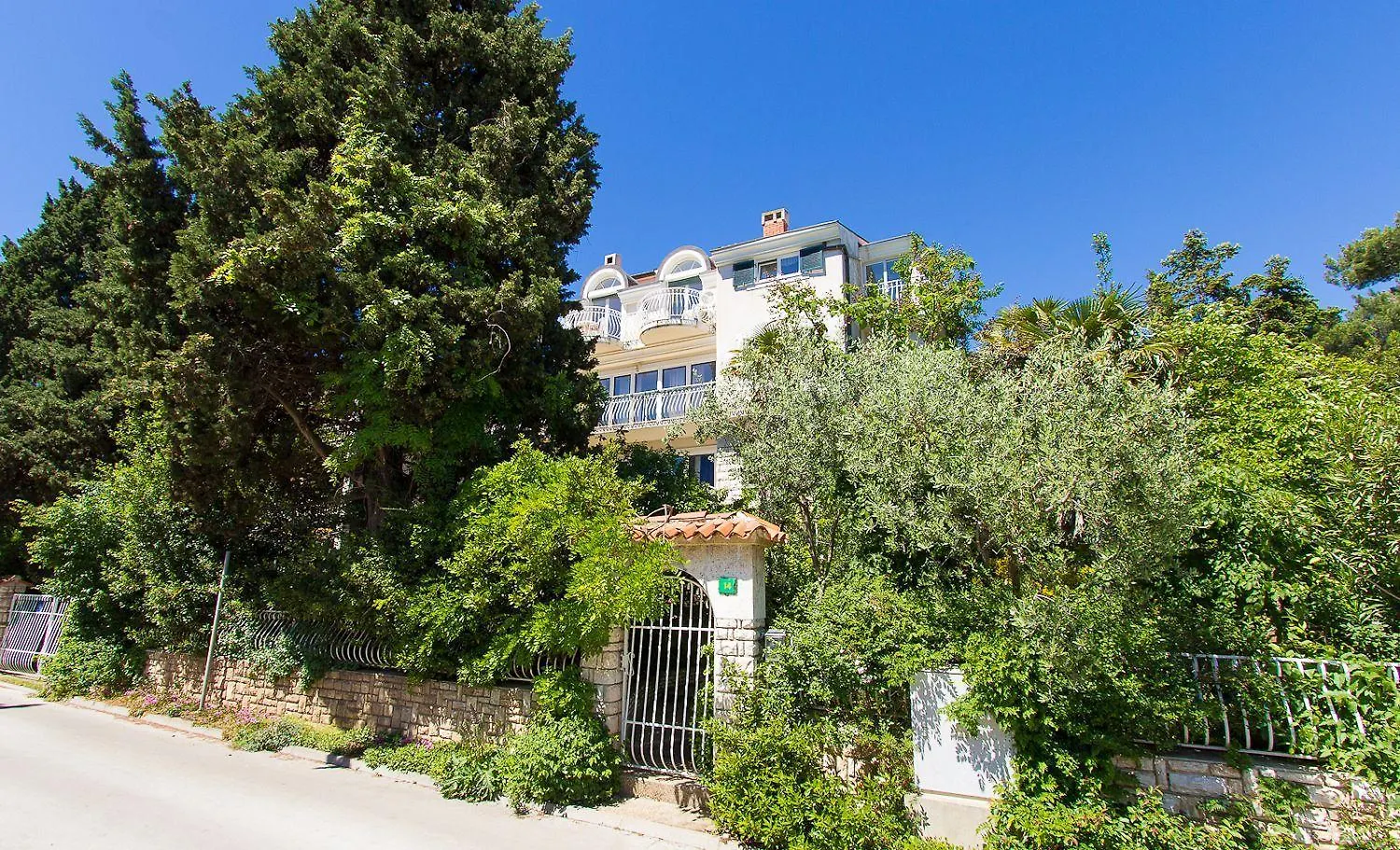50 Meter Bis Zum Strand Mit Meerblick, Kueche, Wlan, Klima Pula Apartment